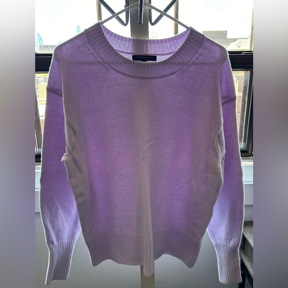 Women’s Banana Republic Factory lilac crewneck sweater size large